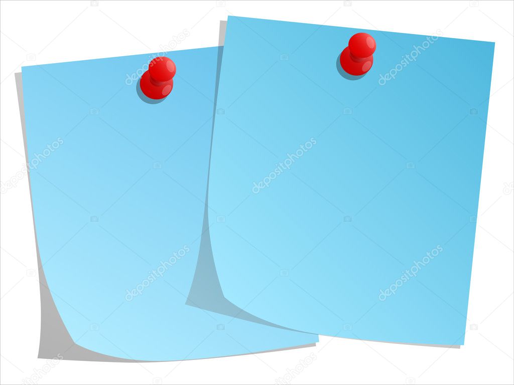 Senior sortiert Fotos am Computer mit Unterstützung.